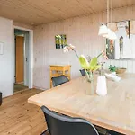 6 Person In Fano-by Traum