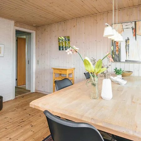 6 Person In Fano-by Traum