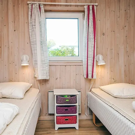 6 Person In Fano-by Traum *