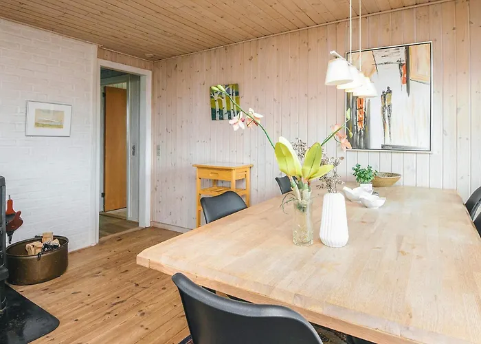 6 Person In Fano-by Traum