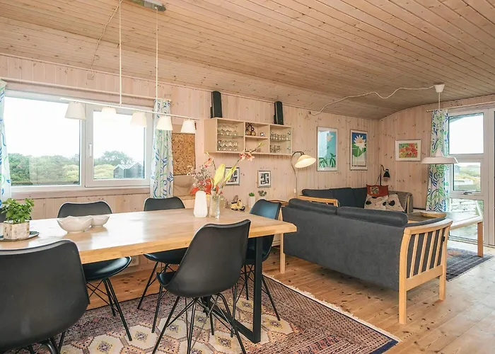 6 Person In Fano-by Traum *